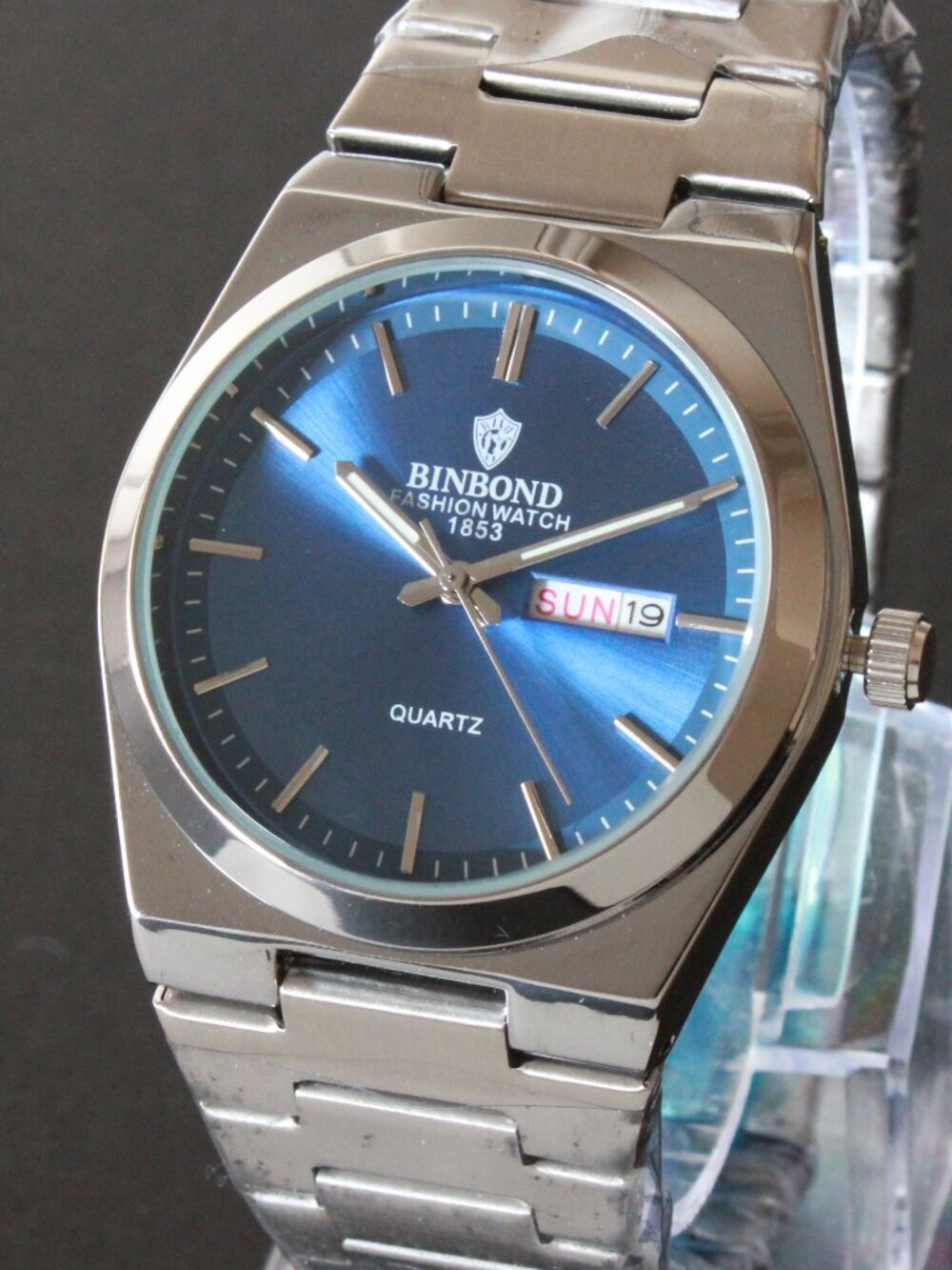 Men's Integrated Bracelet Sports Watch Stainless Steel Radiant Blue Dial 40mm